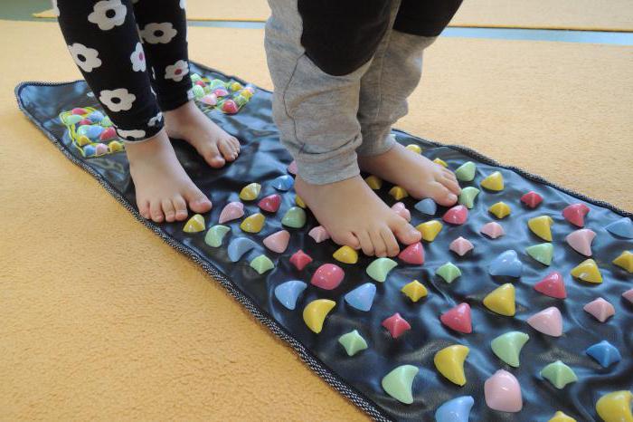Übungen mit Plattfüße bei Kindern