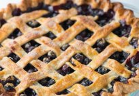 Пироги зі свіжими ягодами в мультиварці: рецепти