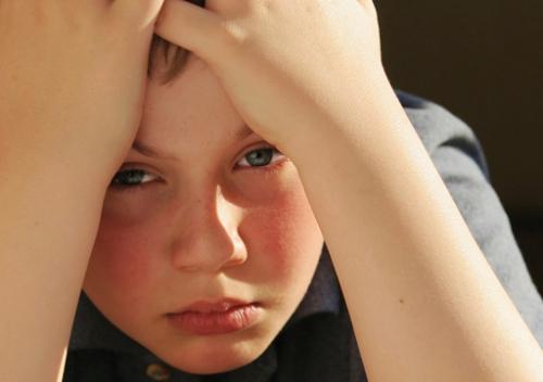 أول أعراض التهاب السحايا في الأطفال