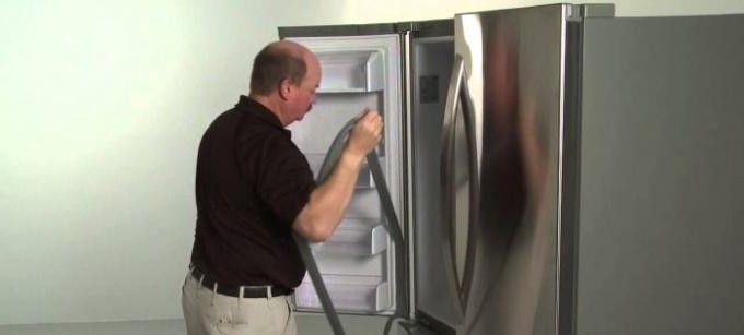 як переважити двері холодильника індезіт