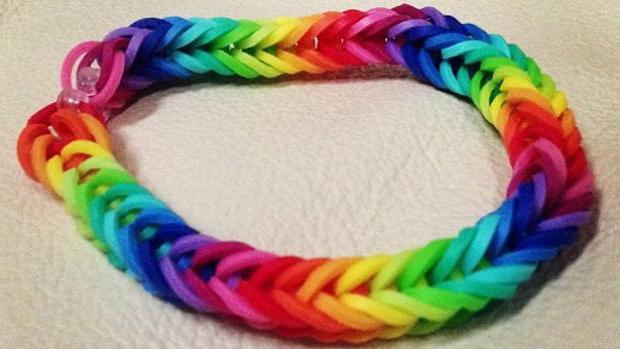how to weave a bracelet out of rubber bands on the slingshot