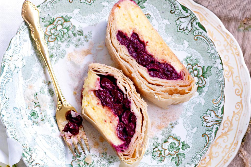 Strudel with cherries and cream cheese
