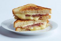Klasik sandviç (jambon ve peynir) - için mükemmel bir seçenek doyurucu bir kahvaltı