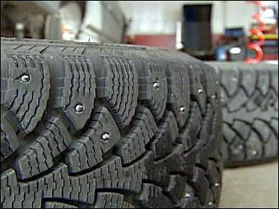 which tire is better spikes or Velcro
