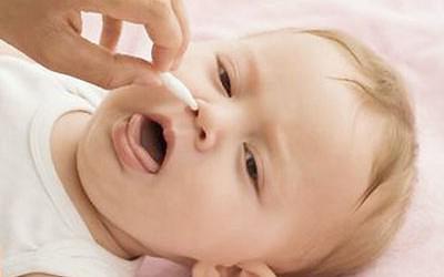 die Hygiene der Neugeborenen Mädchen komarovskij