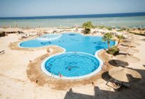 蓝色的珊瑚礁的酒店和度假胜地(马萨阿拉姆、埃及)：介绍和照片