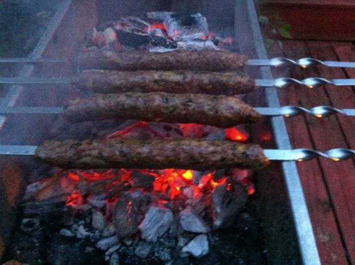 como cozinhar lula kebab em um braseiro