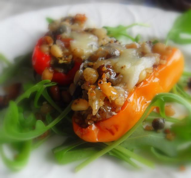 roasted red peppers with mince in the oven