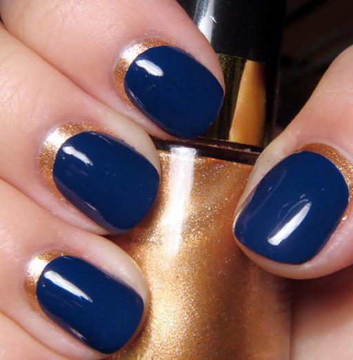 manicure in blue and white tones