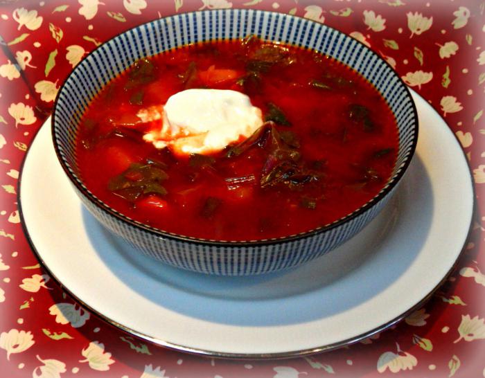 la sopa de remolacha con el boquerón en томате