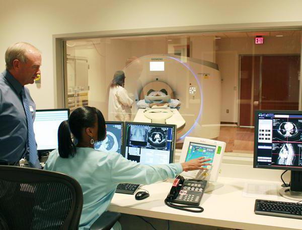 是什么MRI不同CT这是更好的MRI或CT扫描
