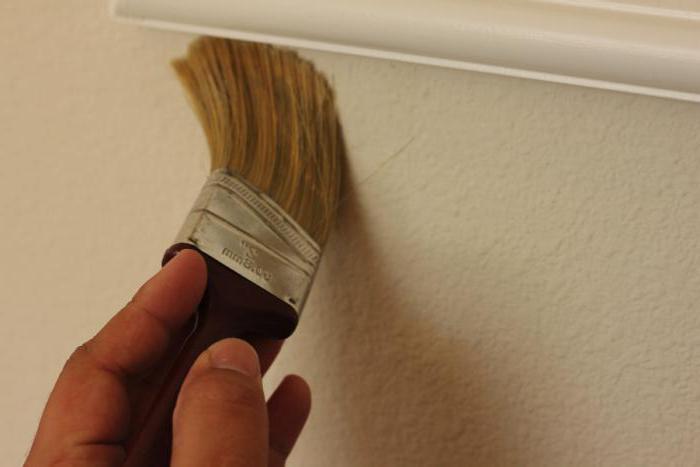 la pintura para las paredes con efecto seda foto