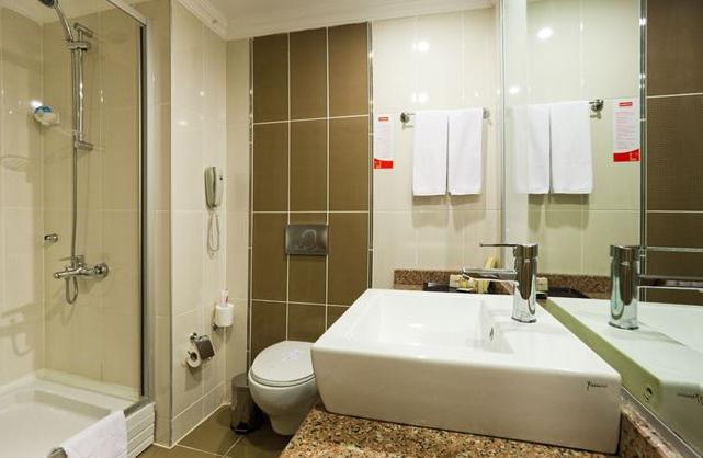 shower or bath tub resort 5 reviews