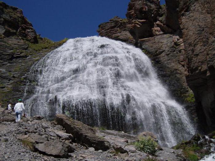 Wasserfall mädchenhaften Zöpfen