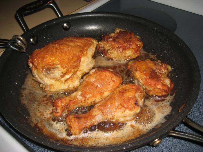 cómo freír el pollo en la sartén