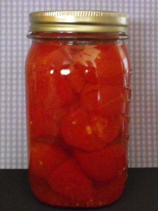 tomates enlatados com manjericão
