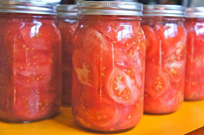 Tomaten mit basilikum haltbar gemacht