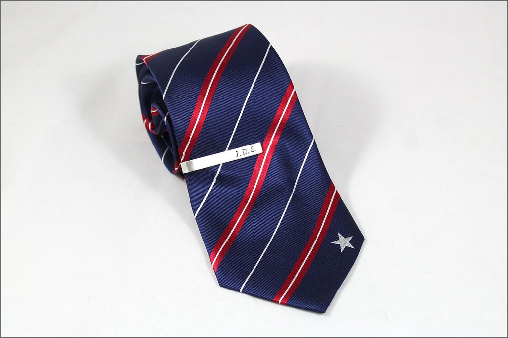Parlak bir kravat