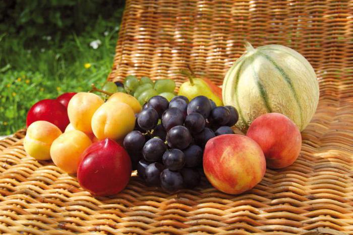 種類の果物をテーブル
