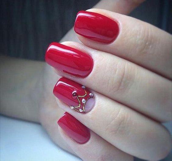 manicure with red