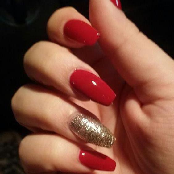 beautiful manicure red