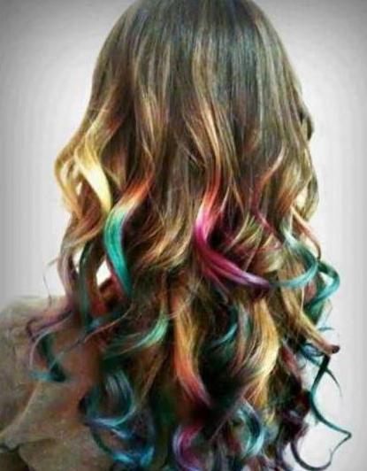 color يسلط الضوء على الشعر الداكن