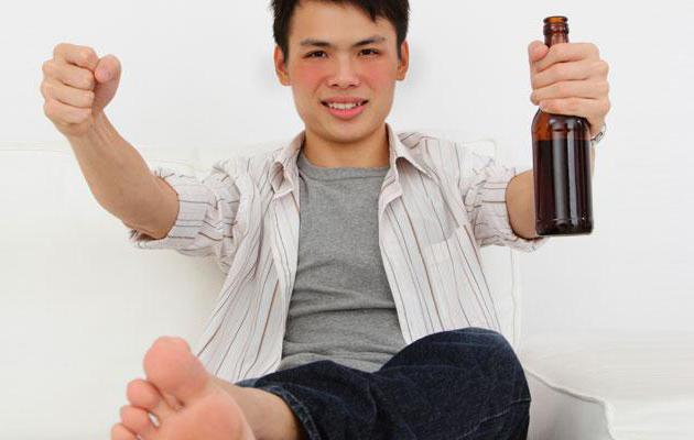 warum, wenn Alkohol trinkst Gesicht errötet