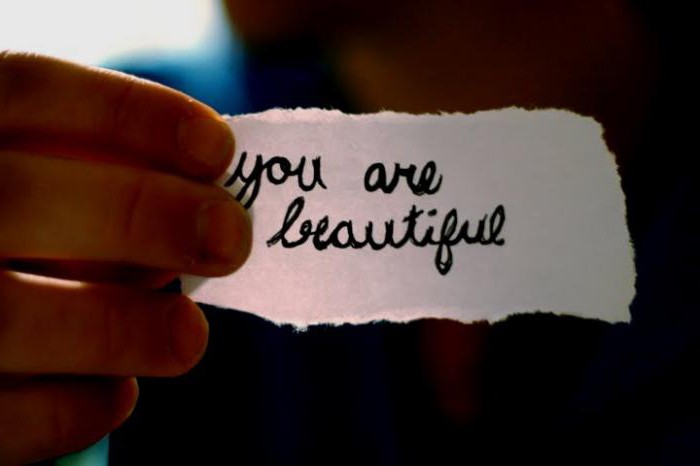 Mädchen ein Kompliment über Ihre Schönheit
