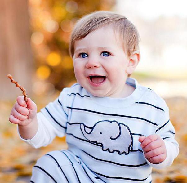 bebé a los 9 meses el desarrollo de la alimentación de la atención