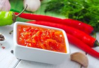 En lezzetli аджика domates: tarifi kış için