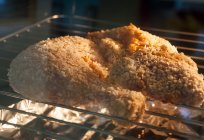Las piernas de pollo, cocidas en el horno con crujiente: recetas con fotos