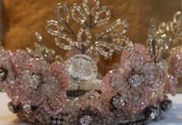 Korona z koralików - wytworna ozdoba dla księżniczki