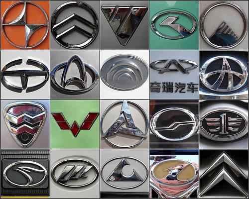 el chino de la marca de coches, emblema de la