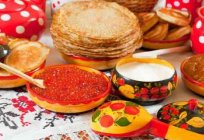 Los panqueques con el relleno de: las recetas de relleno de los crepes para las fiestas y la vida cotidiana