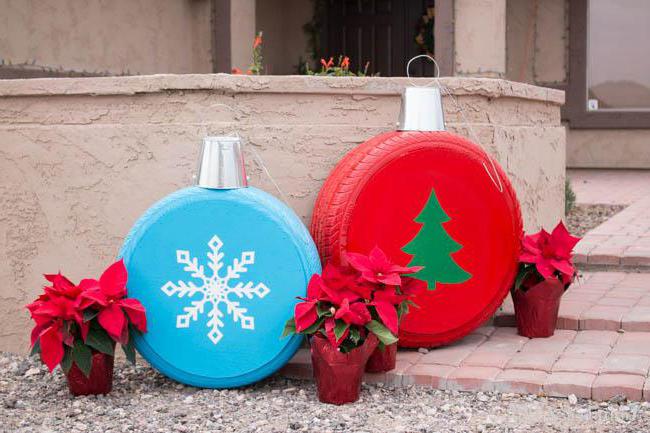 Christmas street ornaments by hand out of cardboard