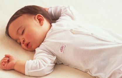 cómo echar al bebé a dormir sin lágrimas