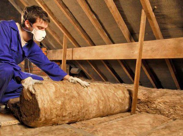 feuerhemmende Behandlung Holzkonstruktionen Dachböden von Gebäuden