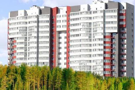 Edifícios de Moscovo, perto de metro económico