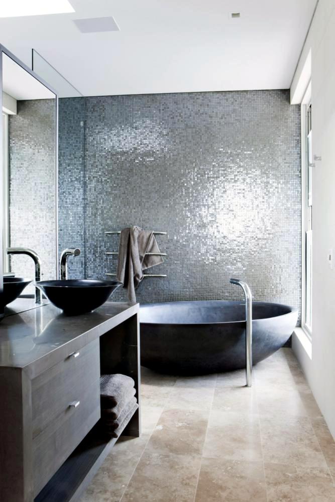 Дзеркальна мозаїка в інтер'єрі ванної кімнати