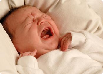 dlaczego noworodki płaczą