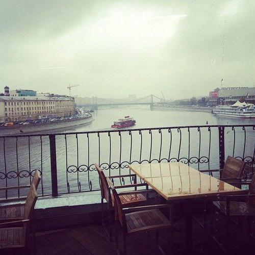 Restaurant Fluss Moskwa