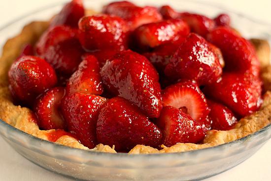 Puff pie with strawberries