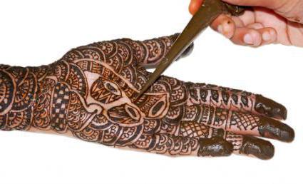 patrones en el pie de la henna