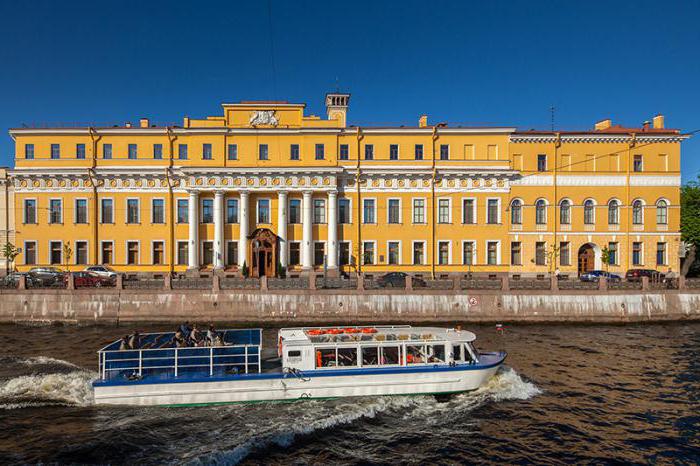 Wandern auf den Flüssen und Kanälen von St. Petersburg