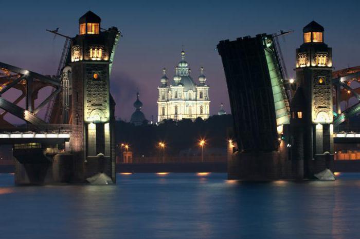 o cruzeiro por rios e canais de São Petersburgo