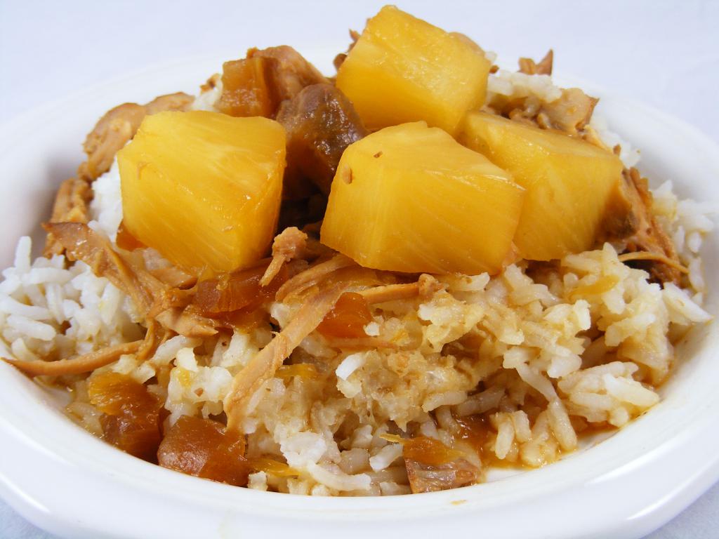 Schweinefleisch mit Ananas und Reis