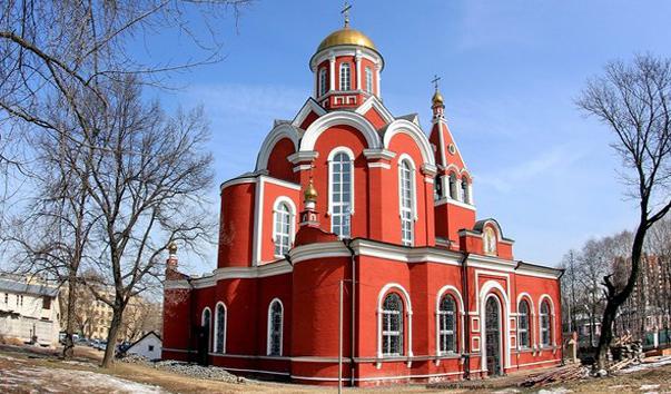 教会Petrovsky公園