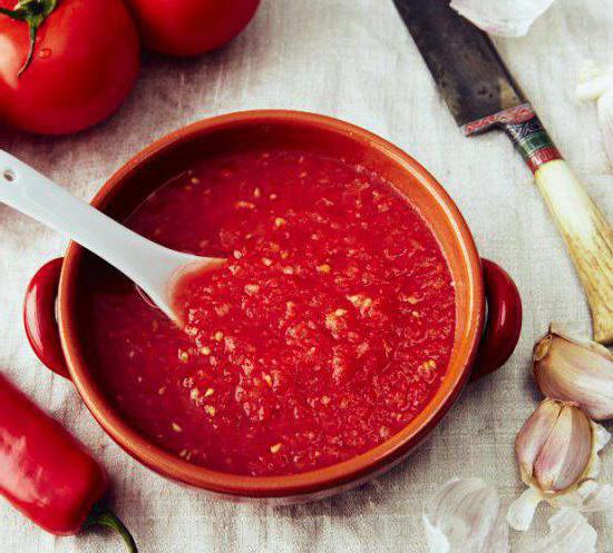 аджика z orzechem włoskim i pomidorami