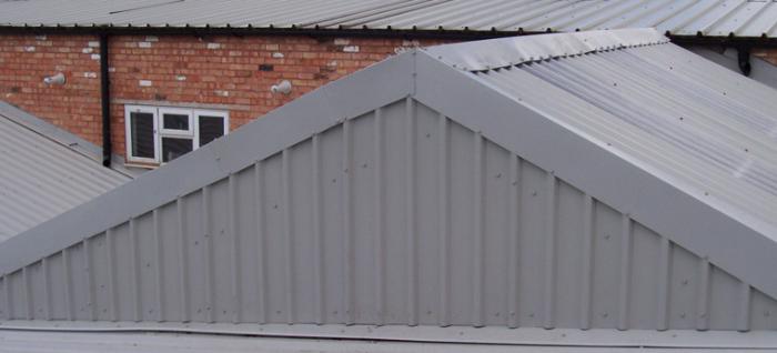 installation of a roof from metal sheets