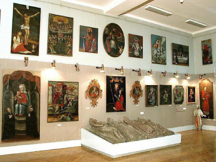 la exposición en el museo de arte en minsk